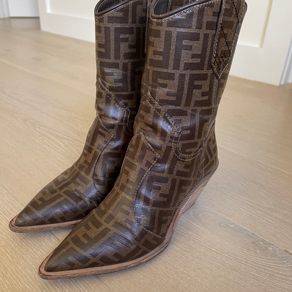 Fendi Western Boots - Heeled Logo Leather Cowboy Boots - Picture 3 of 16